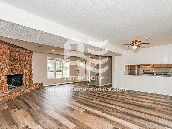 1654719_004_living_room_14307468.jpg