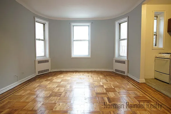 Rented by Norman Raindel, LREB | media 16