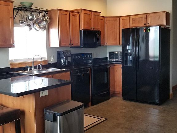 3rd image of 3641 Annie St