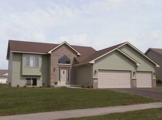 1502 Hidden Trl, Mayer, MN 55360