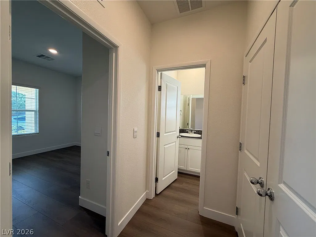 2 bed, 2.0 bath, 1099 sqft, $1,795 — Photo 4