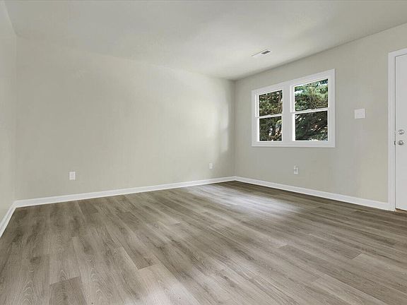 4th image of 1602 Baldwin Ave NE