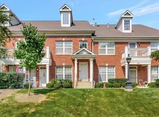 427 Commons Cir, Clarendon Hills, IL 60514