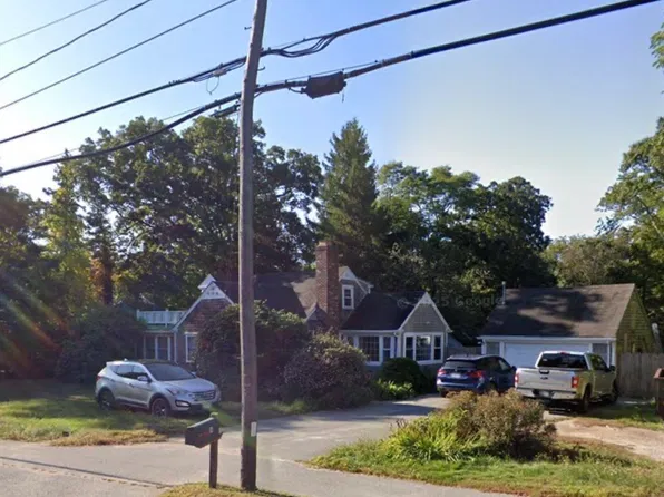 84 Main St, Mashpee, MA 02649