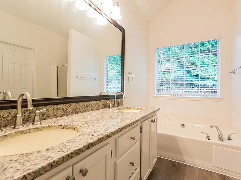 520 Brooksdale Dr — Photo 10