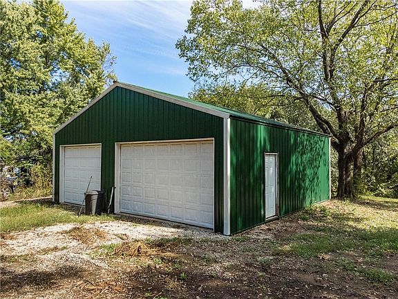 4th image of 8423 S Russell Rd