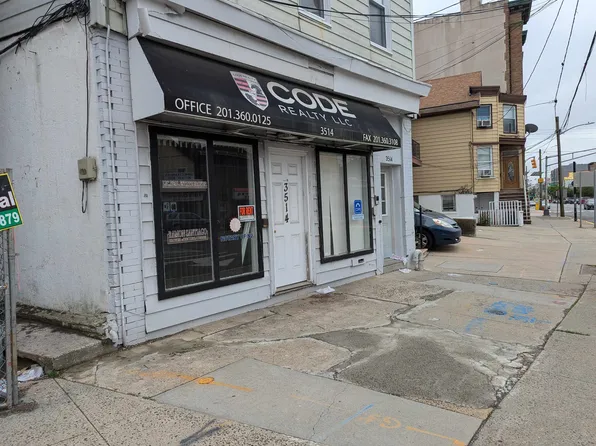 3514 Kennedy Boulevard image 2 of 6