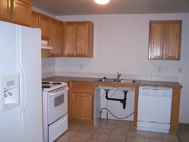 2121 SW Umatilla Ave #5 — Photo 3