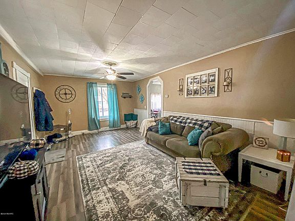 3rd image of 394 Arbor St E
