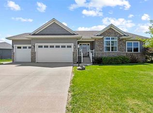395 Carlyle Dr, North Liberty, IA 52317