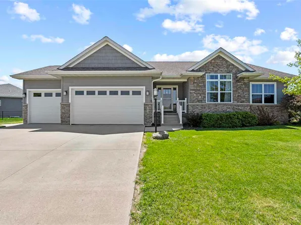 395 Carlyle Dr, North Liberty, IA 52317
