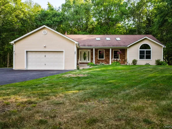 38 Greenshire Way, Walden, NY 12586