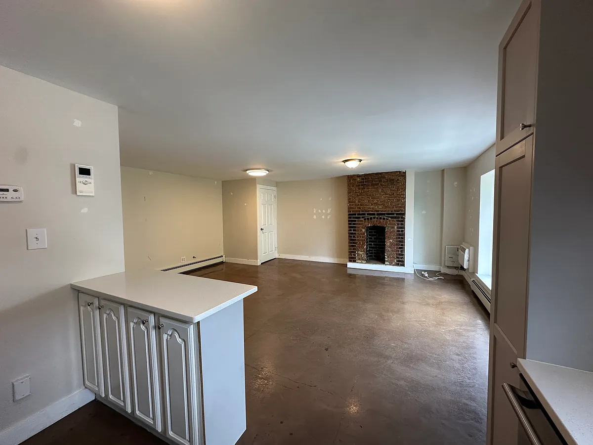 Building Photo - 327 Van Brunt St #1