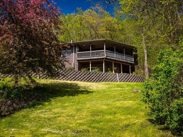 450 N Shore Dr, Fountain City, WI 54629