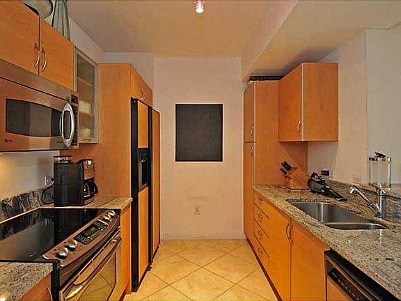 4th image of 18800 NE 29th Ave APT 723