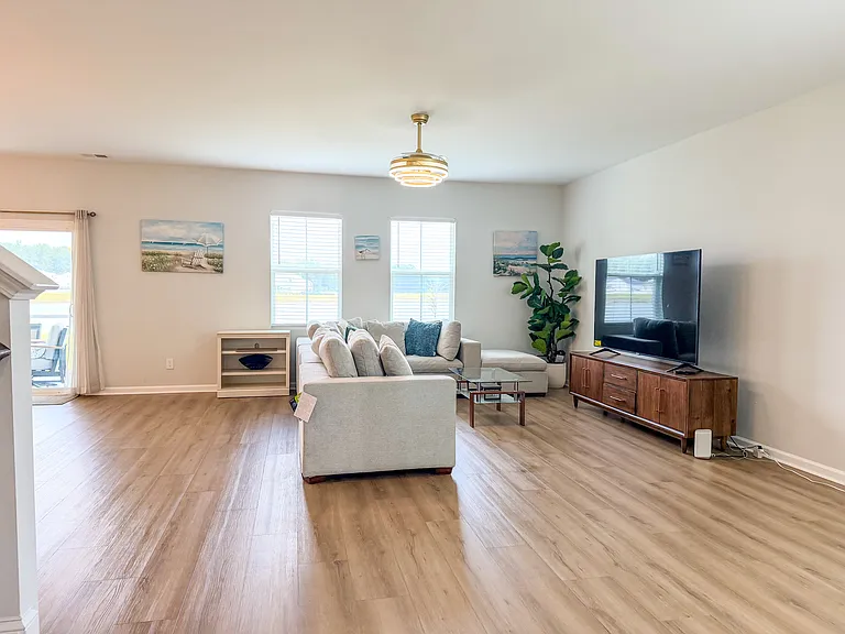 106 Wildflower Ln — Photo 5