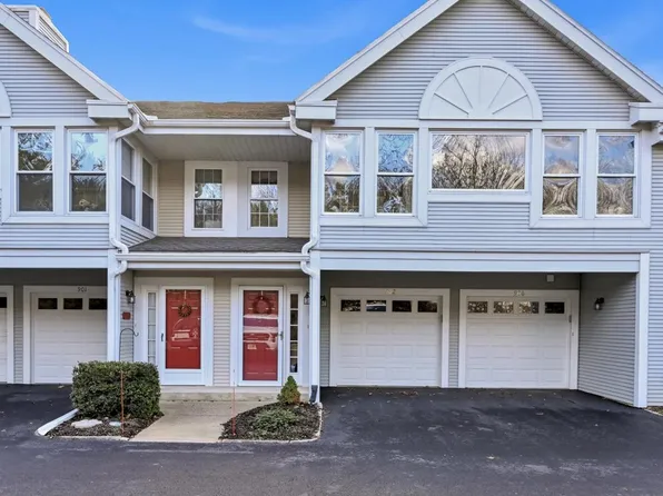 902 Country Place Dr, Lancaster, PA 17601