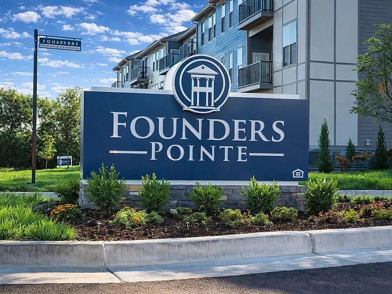 Founders Pointe Apartments — Photo 3