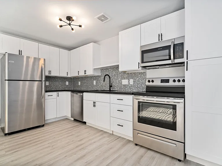 606 Harold St — Photo 5
