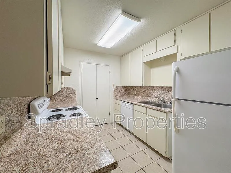 3 bed, 2.0 bath, 1170 sqft, $1,225 — Photo 4