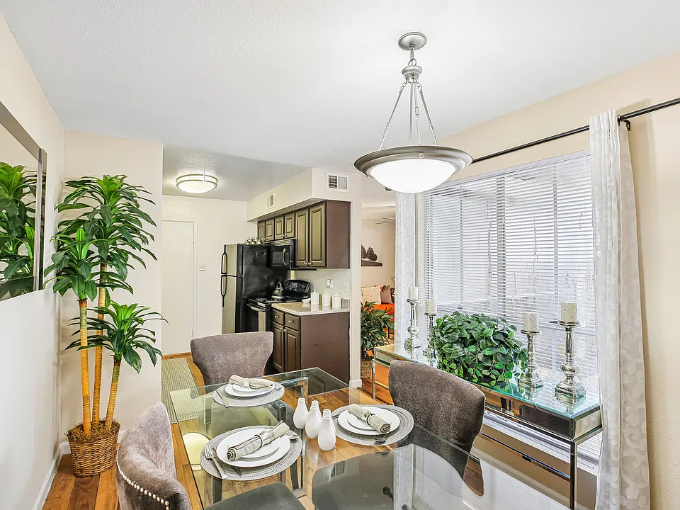 Kendall Manor Apartments