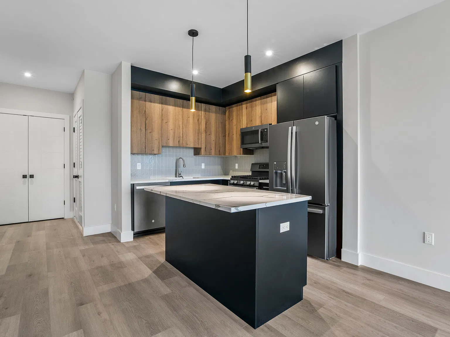 2 bed, 1173 sqft, $3,850 — Photo 2