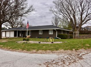 717 Schueman Ct, Oakland, IA 51560