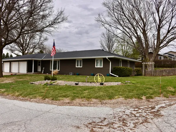 717 Schueman Ct, Oakland, IA 51560