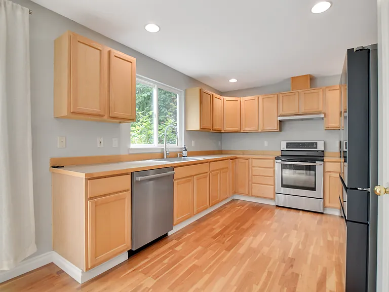 16920 Tulip Ln — Photo 9