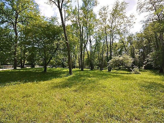 2nd image of 610 Kessler Boulevard West Dr