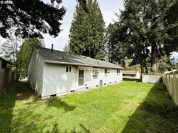 2nd image of 1918 SE Regner Rd