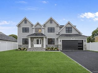 30 Main Parkway, Plainview, NY 11803