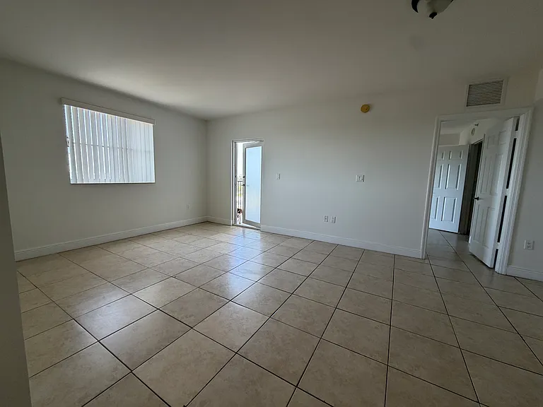 6357 SW 8th St #807 — Photo 10
