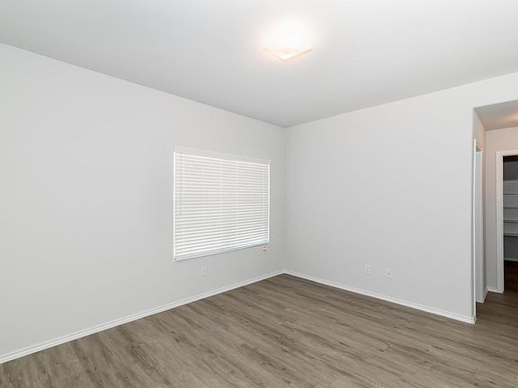 5th image of 1403 Mark Ln