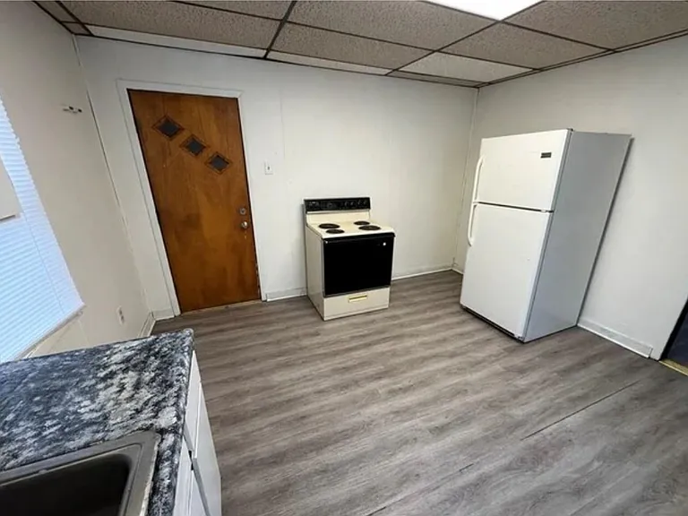 530 Naylor Rd #B — Photo 2