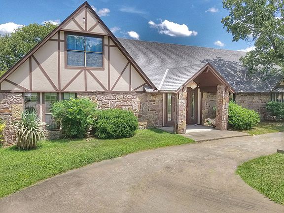 4th image of 2223 Surrey Ln