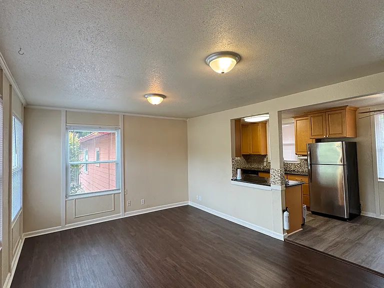2230 Redwood St — Photo 3