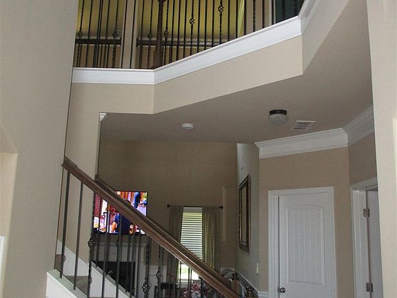 5th image of 324 Haywood Dr