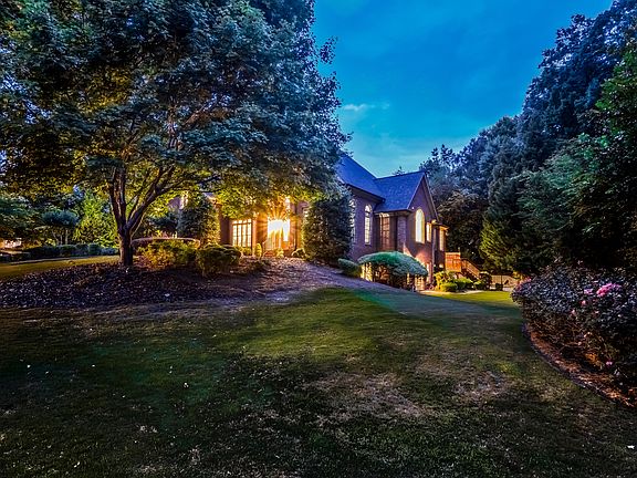 2nd image of 560 Meadows Creek Dr