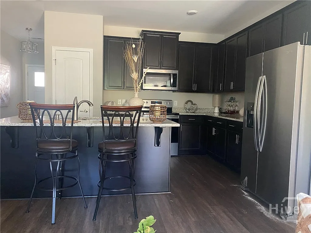 3 bed, 2.5 bath, 1806 sqft, $1,950 — Photo 3