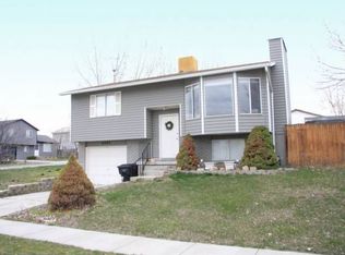 6082 S Park Wood Dr, Kearns, UT 84118