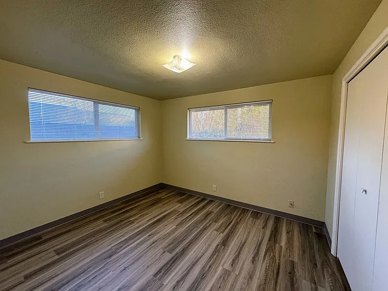 2557 Cheryl St — Photo 9