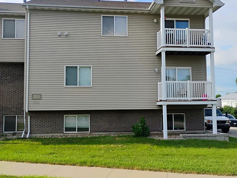 203 Jewel Dr — Photo 6