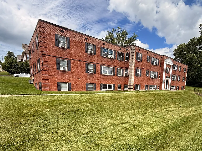 295 Hawthorne St — Photo 10