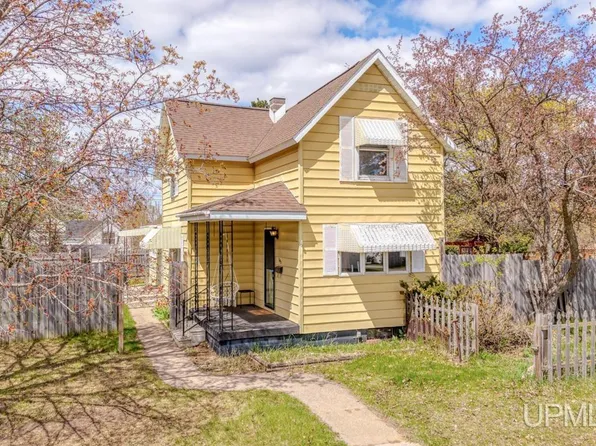 707 Walnut St, Norway, MI 49870