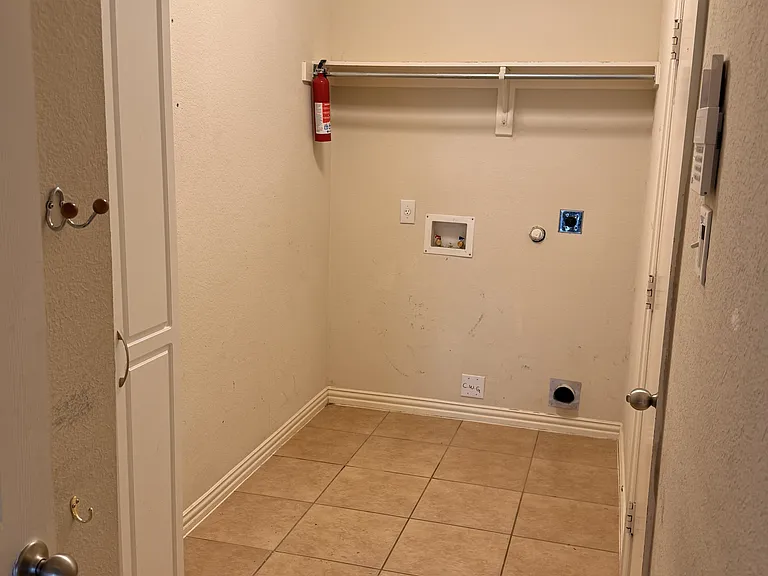 2489 Yuma Dr — Photo 40