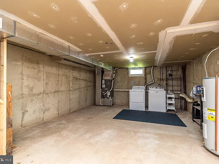 214 E 6th St #B — Photo 15