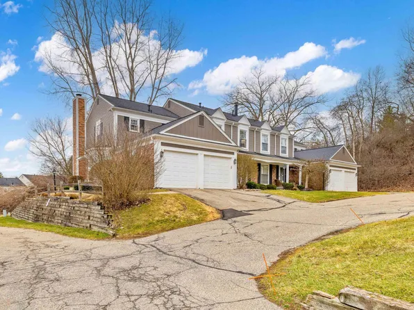 1395 Crescent Ln, Rochester, MI 48306