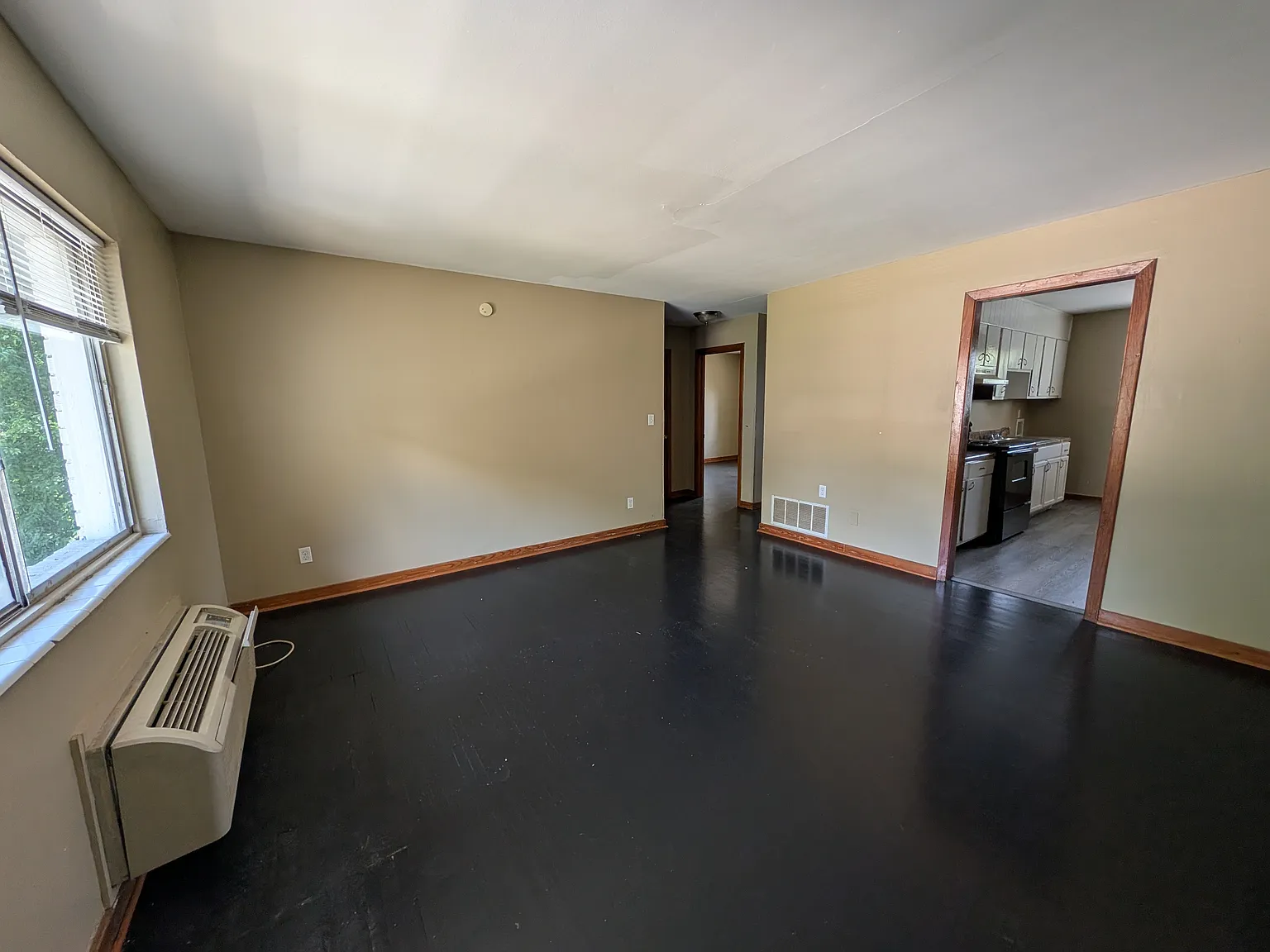 2 bed, 700 sqft, $750 — Photo 2