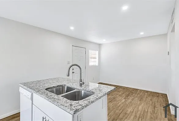 901 Bessie St #205 — Photo 17